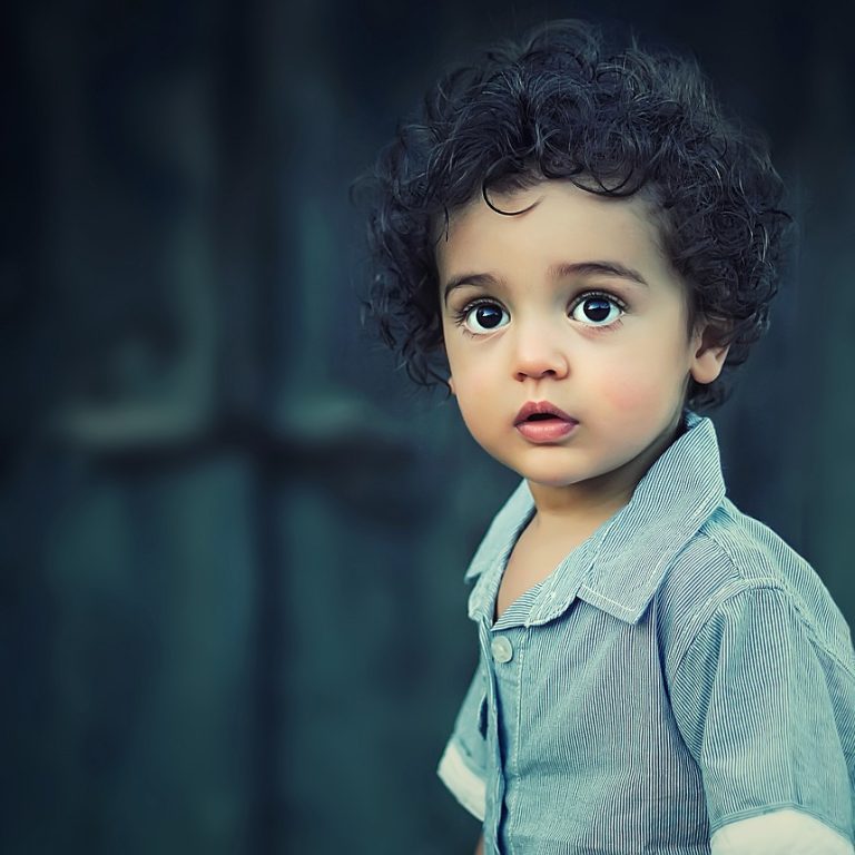 child-817373_1280